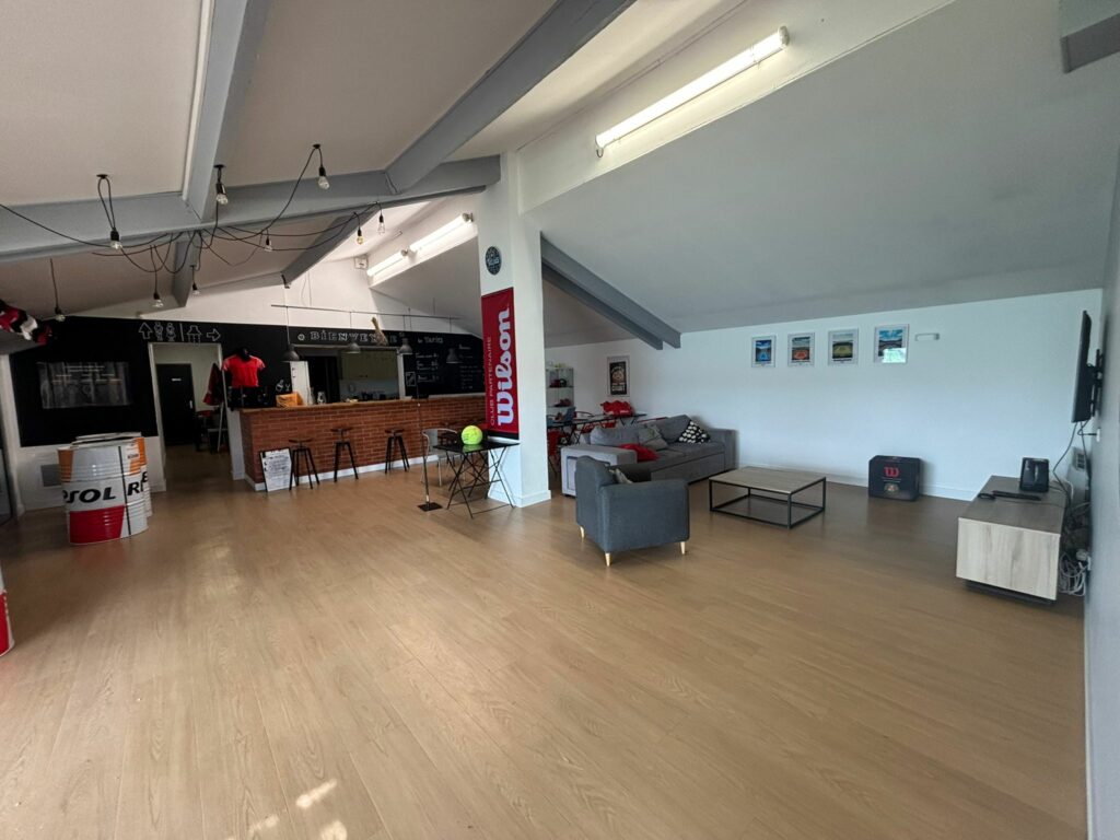 CLUB HOUSE 2