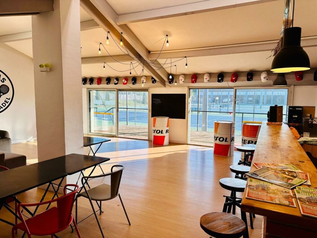 CLUB HOUSE 5